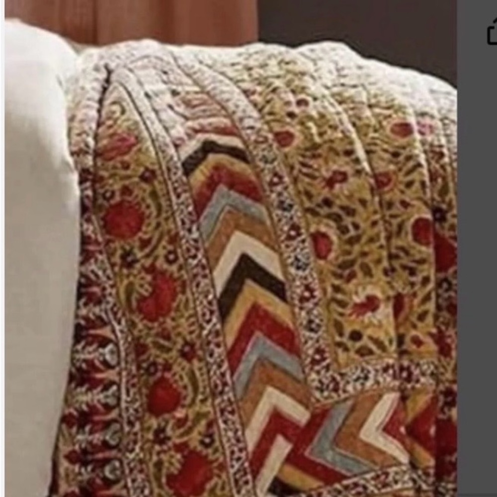 Pottery Barn Vintage boho Floral and Geometric Quilt in Red and Brown VERY RARE